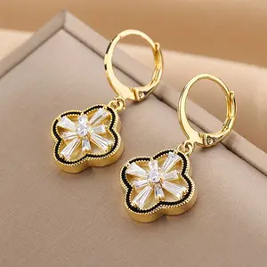 Boucles d'oreilles pendantes porte-bonheur en zircon incrusté de fleurs de trèfle plaqué or 18 carats Offre Spéciale boucle d'oreille de fête à la mode