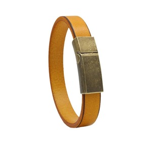 Bracelet <span class=keywords><strong>en</strong></span> cuir <span class=keywords><strong>en</strong></span> acier inoxydable pour hommes à la mode avec plaqué <span class=keywords><strong>or</strong></span> Bracelets polyvalents à boucle gravée au design simple à la mode - Product Image 3
