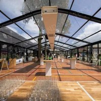 Tente de réception de luxe à cadre noir, taille personnalisée, tente événementielle temporaire d'extérieur avec toit en PVC noir et parois latérales transparentes