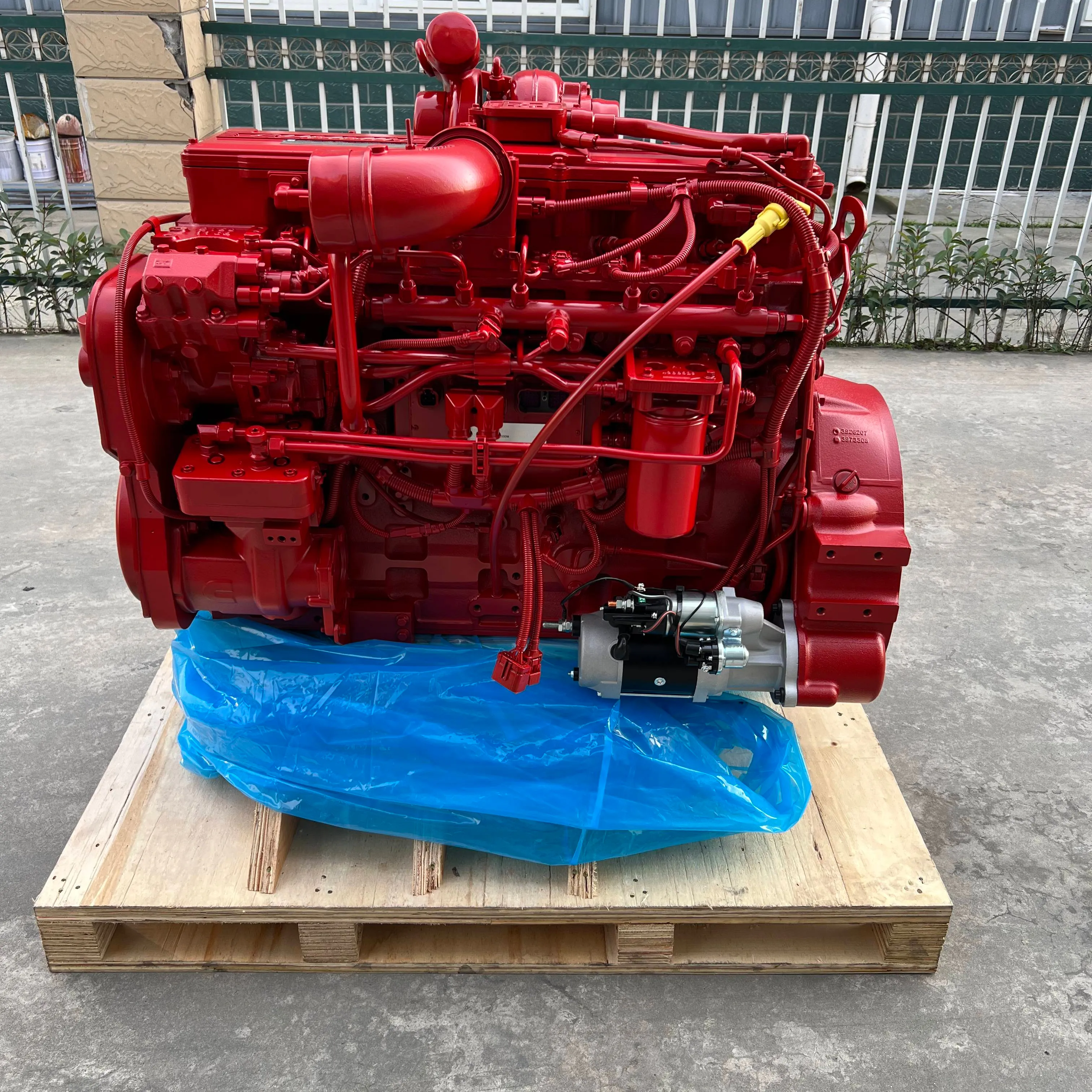 Red color IN STOCK Truck Engines Genuine Cummins ISC Engine motor assembly full engine used for TRUCK