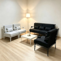 Schwarz-Weißes Gewebtes Schmiedeeisen Mid-Century Modern Dreisitzer-Sofa-Set mit Kunstleder-Polsterung und Gepolsterten Kissen für Hotel und Villa