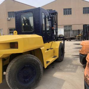 Komatsu FD100 d'occasion de 10 tonnes avec moteur, pompe hydraulique Nabtesco et moteur en stock pour livraison mondiale - Product Image 4