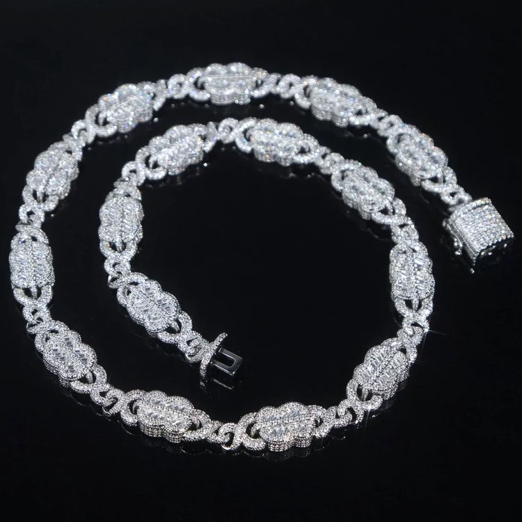 สร้อยคอสีขาว