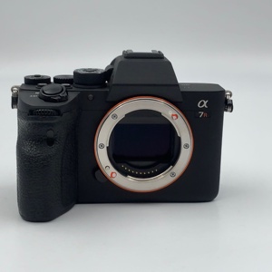 กล้องมิเรอร์เลส <span class=keywords><strong>Sony</strong></span> <span class=keywords><strong>A7R</strong></span> <span class=keywords><strong>IV</strong></span> มือสอง กล้องฟูลเฟรมสำหรับวิดีโอบล็อก ความละเอียดสูง 4K - Product Image 1