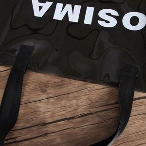 Sac fourre-tout transparent en PVC imperméable et réutilisable pour le shopping, les voyages et les cadeaux, avec logo personnalisé - Product Image 5