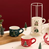 Vente en gros de nouvelles tasses à café créatives en céramique de Noël peintes à la main tasses à lait en porcelaine du père Noël empilées personnalisées ensembles de tasses à thé en céramique