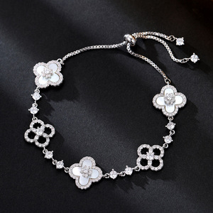 Pulsera <span class=keywords><strong>de</strong></span> Trébol <span class=keywords><strong>de</strong></span> Cuatro Hojas <span class=keywords><strong>de</strong></span> Estilo Clásico al por Mayor <span class=keywords><strong>de</strong></span> Fábrica a Precio Económico con Incrustaciones <span class=keywords><strong>de</strong></span> Circonita y Dije <span class=keywords><strong>de</strong></span> Flor <span class=keywords><strong>de</strong></span> Nácar - Product Image 2