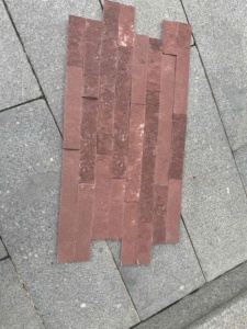 Revêtement mural extérieur moderne en pierre de grès rouge avec surface fendue, résistant aux acides, panneaux de pierre de grès en ardoise - Product Image 1