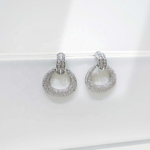 Boucles d'oreilles clous géométriques rondes en argent 925 de haute qualité, plaquées rhodium, avec zircon, minimalistes, pour femmes, pour tous les jours et les soirées. - Product Image 1