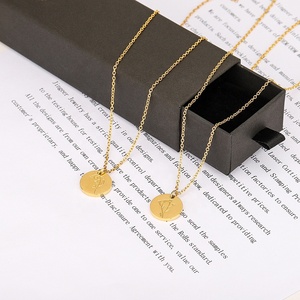 Colgante de acero PVD con forma de moneda redonda y geométrica, gargantilla de 12 meses de <span class=keywords><strong>nacimiento</strong></span>, grabado personalizado, joyería de cumpleaños - Product Image 5
