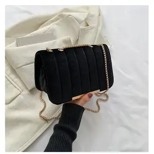 Moda kadife malzeme kadınlar bayanlar çanta Crossbody tek kollu çanta Metal zincir ve çile kare şekli ile el çantası toptan