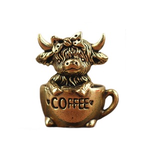 1 pieza Adorno de taza de café de toro de latón, decoración de escritorio retro creativa, artesanía metálica, pequeñas decoraciones para oficina, adorno de té - Product Image 5