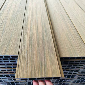 Panneaux de clôture de sécurité et d'intimité en WPC de luxe européen, poteaux en alliage d'aluminium, cadre en alliage d'aluminium, anti-UV, hauteur de 8 pieds, cour, <span class=keywords><strong>allée</strong></span> de chevaux - Product Image 1