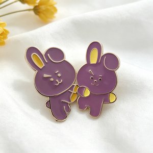Épingles de revers personnalisées en émail, badges métalliques à personnage de dessin animé, forme irrégulière, sans nickel, fixation par épingle de sûreté, style mignon, promotion - Product Image 5