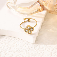 Parure de bijoux trèfle porte-bonheur en acier inoxydable plaqué or 18 carats, bracelet, collier, boucles d'oreilles et bague incrustés de diamants sur un côté, anti-ternissement