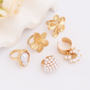 Meistverkauftes Modisches Damen Retro Blumen Perlen Vergoldetes Offenes Ringset 5-teilig Geometrisches Asymmetrisches Ringset - Product Image 6