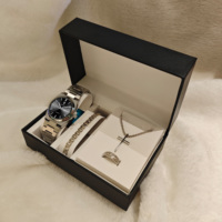 Gohuos 8807 Ensemble Classique 5 Pièces : Collier Croix, Bague, Chaîne, Bracelet, Montre Homme de Luxe Lumineuse et Étanche avec Coffret en Cuir Haut de Gamme