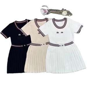 Conjunto de Falda y Chaleco de Punto de Marca de Lujo para Mujer, Diseño de Verano-Otoño 2025, Venta al Por Mayor - Product Image 1