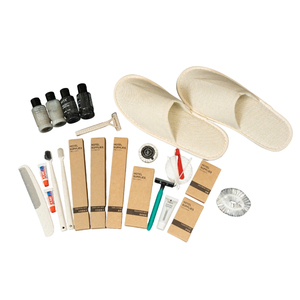 Set de Artículos de Aseo Minimalistas en Tonos Neutros <span class=keywords><strong>para</strong></span> Huéspedes de Hotel, Empaque Mate Premium, Pantuflas Ultra Suaves <span class=keywords><strong>para</strong></span> Hoteles Boutique y de Diseño - Product Image 1