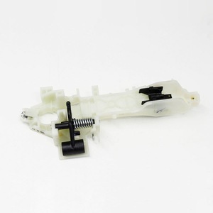 Base de Manija de Puerta Delantera Hyundai 82655F2200, Plástico, Izquierda/Derecha, Compatible con Elantra 2017-2020 - Product Image 1