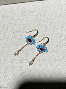 Pendientes de Plata 925 UM Jewelry con Rubí Rojo Cultivado en Laboratorio, Diseño de Flor de Loto, para Uso Diario, Celebraciones o Regalo, Unisex - Product Image 4