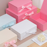 Boîte cadeau personnalisée de luxe avec fermeture magnétique mate, boîte d'emballage rigide en papier pliable pour vêtements et cosmétiques