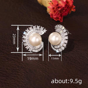 Orecchini di perle Koilan in oro bianco con diamanti taglio principessa, stile classico da donna per matrimonio - Product Image 6