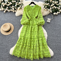 Robe midi élégante pour femme, en dentelle ajourée, coupe trapèze, manches longues bouffantes, col en V, boutonnée, pour le quotidien et les vacances