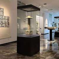 Vitrine de musée autoportante GZowin en verre trempé avec éclairage LED suspendu, écologique et durable pour les expositions de reliques culturelles