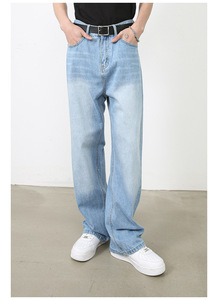 Vaqueros de hombre de mezclilla azul claro con logo, de cintura alta, lavados, de talla grande, holgados y de pierna ancha - Product Image 2