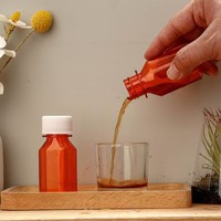 Bouteille ovale en plastique ambré anti-lumière UV personnalisée 2oz 4oz 8oz 16oz pour l'emballage de sirop, liquide oral et huile essentielle