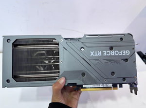 การ์ดจอ RTX 4070 Super มือสอง ความจุ 12GB GDDR6X 192 บิต PCI สำหรับเดสก์ท็อป ดีไซน์ระบายความร้อนด้วยพัดลมสามตัว RTX 4070 Super GPU 12Gb 192bit GD - Product Image 3