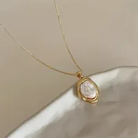 Conception Simple Plaqué Or Baroque Imitation Perle Collier Femmes Lumière De Luxe Clavicule Chaîne Lien Chaîne Bijoux En Gros