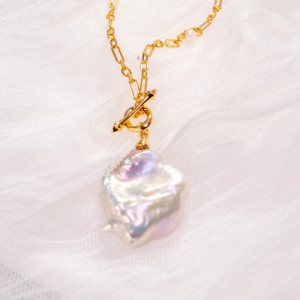 Collar de Perlas Barrocas Chapado en Oro con Detalles de Perlas de Agua Dulce, Cierre de Palanca, Cadena con Colgante, Joyería de Lujo - Product Image 2