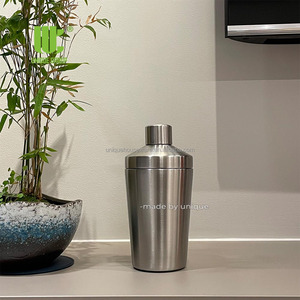 Botella Mezcladora de Acero Inoxidable con Aislamiento al Vacío de Doble Pared de 500 ml y 750 ml, Diseño Antiderrames y Mezcla Silenciosa para Nutrición Proteica - Product Image 5