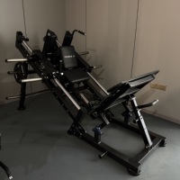 Machine à squats inclinée à charge libre PowerX pour entraînement de la force des membres inférieurs