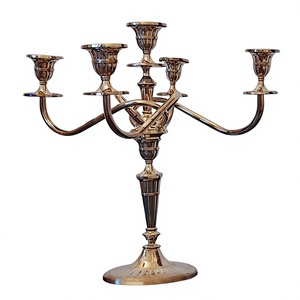 Candelabro de Cinco Brazos, Portavelas de Metal Color Dorado para Decoración del Hogar, Centro de Mesa, Decoración de Eventos, Diseños Personalizables - Product Image 1