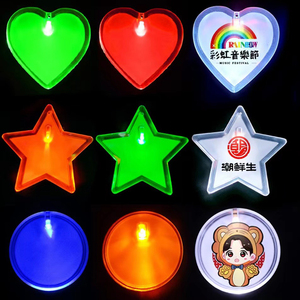 Tùy Chỉnh Mini Sáng LED Tên Nút Pin Huy Hiệu Nhựa Hạnh Phúc Sinh Nhật Tổ Chức Sự Kiện Trái Tim Nhấp Nháy Ánh Sáng 50X50 Khuyến Mãi Tên Tag - Product Image 5