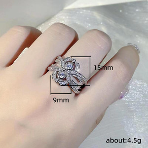 Anello Vintage con Design Floreale a Croce per Donne - Product Image 5