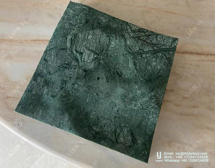 สีเขียว