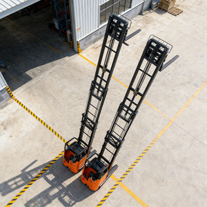 מלגזה חשמלית בעלת כושר הרמה של 2 טון, גובה הרמה 13 מטר, עם הרמה הידראולית להעמסה ופריקה בגובה רב, הזזה צידית ומערכת EPS. - Product Image 2