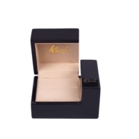 Boîte à bijoux en bois brillant avec doublure en velours, logo personnalisé, couvercle à charnière pour la demande en mariage, rangement de bagues et emballage cadeau de bijoux haut de gamme