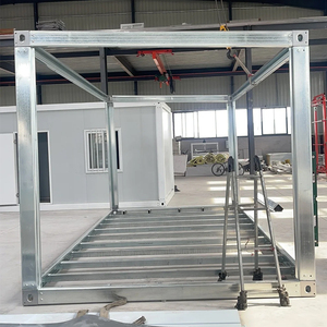 Chantier de construction moderne assemblant des structures de 20 et 40 pieds, des maisons conteneurs en kit. - Product Image 4