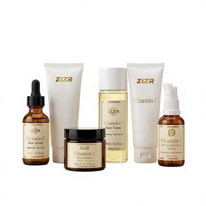 Ensemble de soins de la peau à la vitamine C en 6 pièces, sérum éclaircissant anti-âge, crème, tonique, nettoyant, gommage, crème solaire - Product Image 1