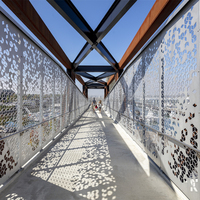 Panneau de clôture en aluminium découpé au laser fantaisie avec des motifs de pont, balustrades et rampes décoratives
