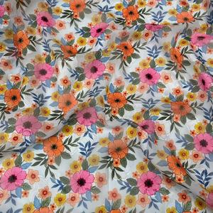 Vente en gros de mousseline de soie polyester personnalisé fleurs coupées impression numérique <span class=keywords><strong>tissu</strong></span> <span class=keywords><strong>au</strong></span> mètre <span class=keywords><strong>pour</strong></span> les femmes - Product Image 5