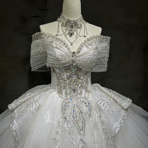 Nouvelle Robe de Mariée de Luxe Wx105 Princesse de Dubaï avec Paillettes, Perles et Cristaux, Traîne Chapelle, Coupe Princesse - Product Image 3