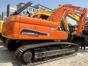 Excavatrice sur chenilles hydraulique d'occasion Doosan DX225LC-9C, modèle 2020, 22 tonnes, 115 kW, d'origine coréenne, en excellent état, disponible en stock. - Product Image 1