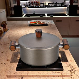 Casserole <span class=keywords><strong>en</strong></span> <span class=keywords><strong>fonte</strong></span> <span class=keywords><strong>prix</strong></span> <span class=keywords><strong>usine</strong></span> avec revêtement <span class=keywords><strong>en</strong></span> céramique antiadhésif maison extérieur ustensiles de cuisine couvercle <span class=keywords><strong>en</strong></span> fer-pour hôtels - Product Image 3