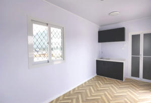 Conteneur maritime modifié <span class=keywords><strong>de</strong></span> 20 pieds, cuisine en acier noir, isolation EPS, design respirant, style moderne pour bureau - Product Image 2